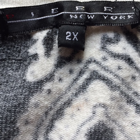 Pierri New York plus VNeck B&W washable cardi - Picture 3 of 8